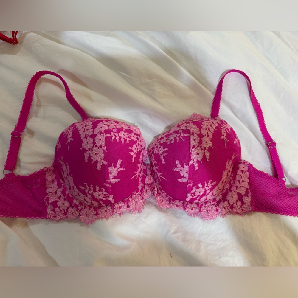 Victoria's Secret Fuchsia Floral Lace Bra